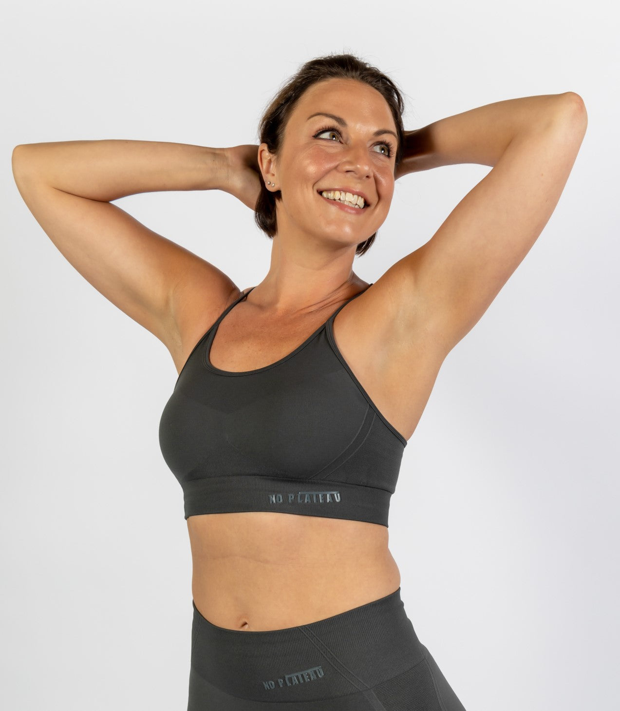 No Plateau SeamLift Sports Bra in Gun Metal- Front View